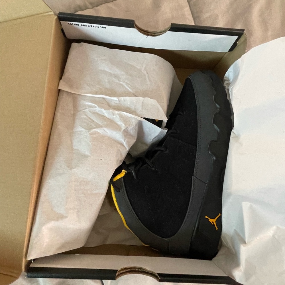 Jordan 9 retros black/ university gold